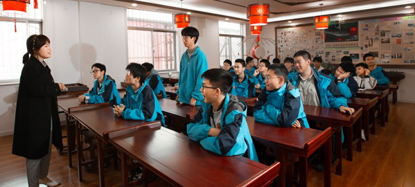 延长 分类教学，因材施教，采取“一类一方案、一人一目标”的教学方法