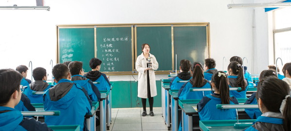 延长引入导师机制，准确把握考试方向
