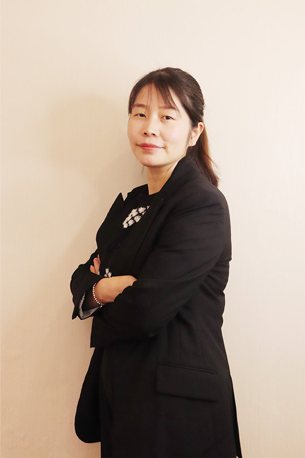 延长吕瑶 本科学历,毕业于陕西师范大学