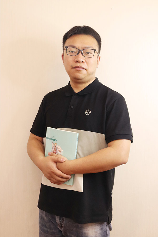 延长杨斌 本科学历，毕业于西安航空学院