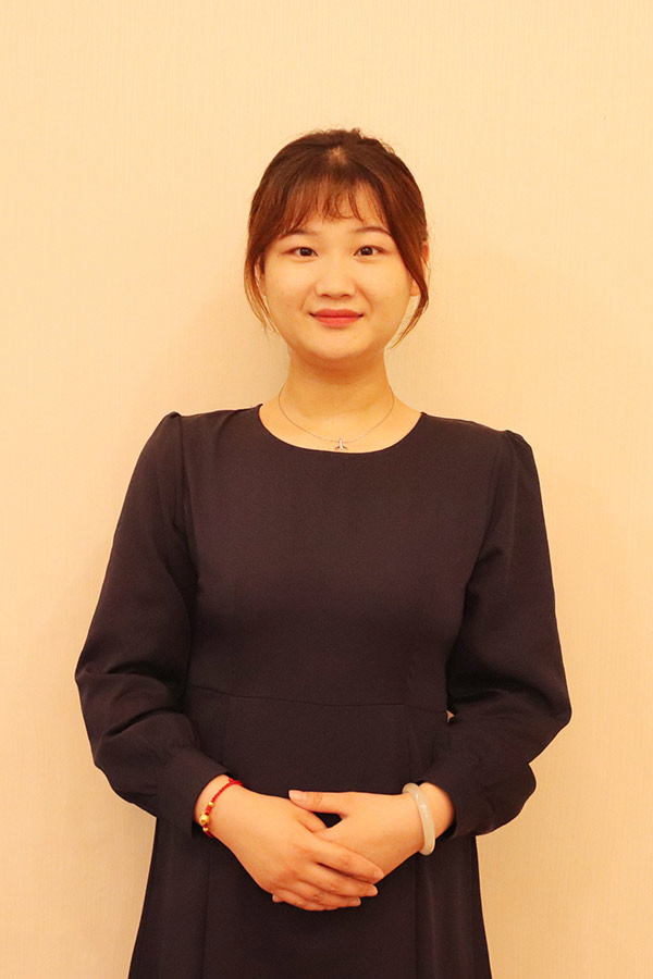 延长文哲 本科学历，优秀班主任